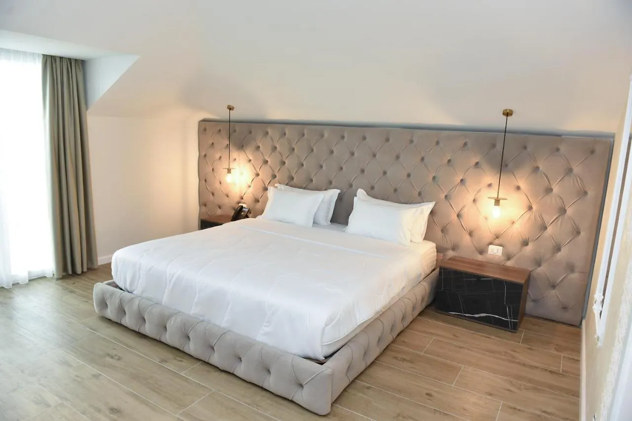 Hotel Royal شكودر 4*,